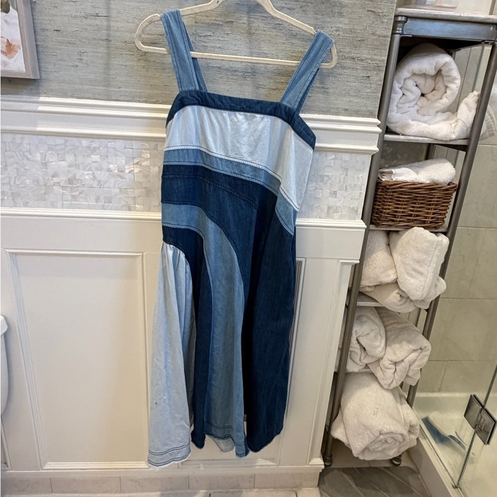 Small fits medium Anthropologie pilcro seamed smocked midi dress denim jean blue - Picture 3 of 16